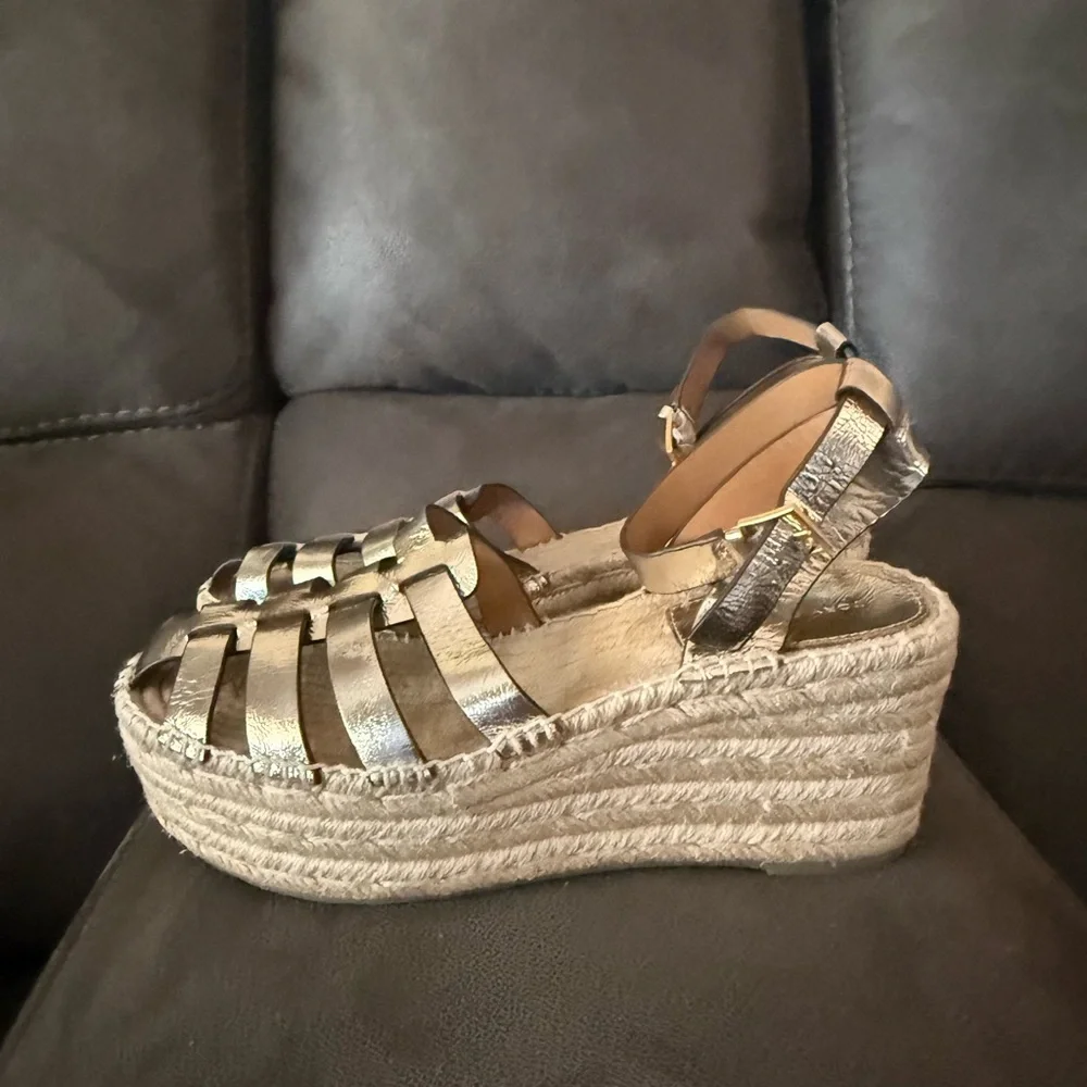 TORY BURCH Gold Metallic Leather Wedge Fisherman Sandals Ankle Strap Buckle